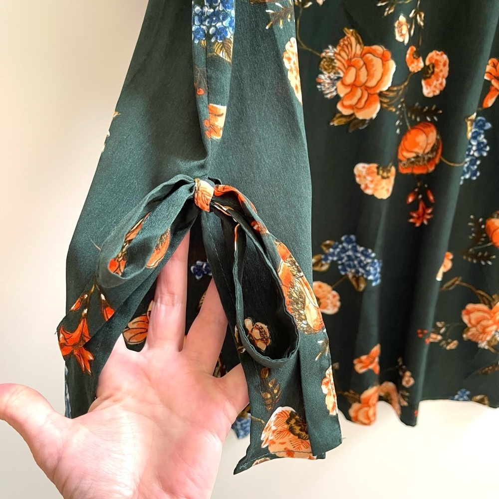 ENTRO green floral cold shoulder dress NWT - Picture 4 of 6